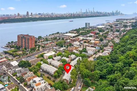 477 Undercliff Ave, Edgewater, NJ 07020