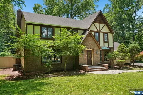 27 Chestnut Ave, Old Tappan, NJ 07675