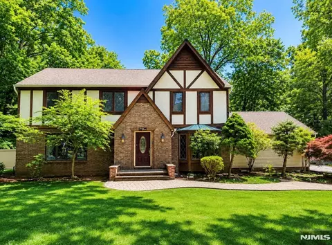 27 Chestnut Ave, Old Tappan, NJ 07675