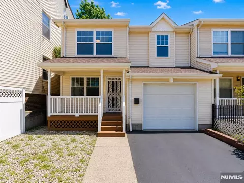 736-738 19th St, Newark, NJ 07103