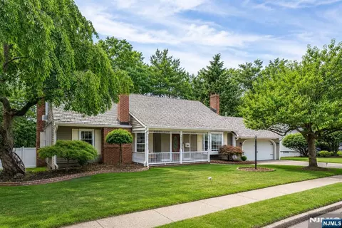 15 Congress Rd, Emerson, NJ 07630