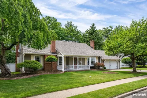 15 Congress Rd, Emerson, NJ 07630