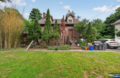 111 Madison Ave, Cresskill, NJ 07626
