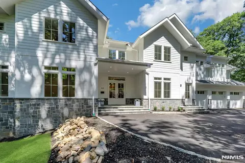 468 Lydecker St, Englewood, NJ 07631