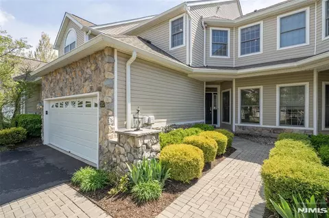 20 Pine Valley Rd #148, Livingston, NJ 07039