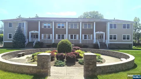 105 Newark Pompton #13, Pequannock Township, NJ 07440