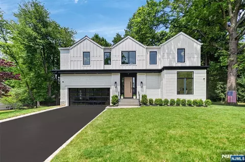 26 Collins Ave, Closter, NJ 07624
