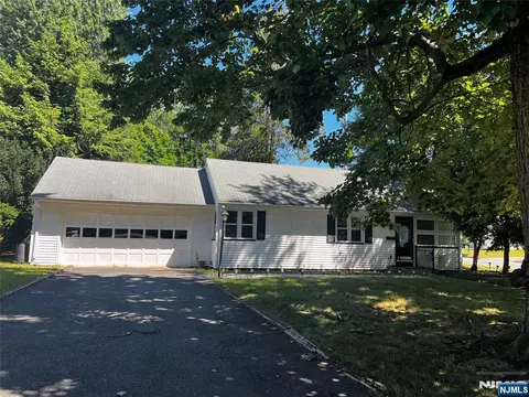 4 Beverly Rd, Glen Rock, NJ 07452