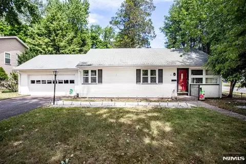 4 Beverly Rd, Glen Rock, NJ 07452