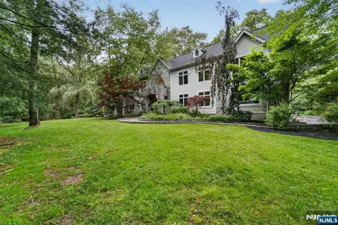 11 Pine Tree Dr, Saddle River, NJ 07458