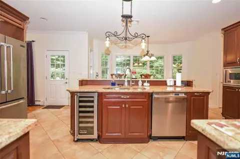 Kitchen - 48 Ackerman St, Waldwick, NJ 07463 photo 3 of 4