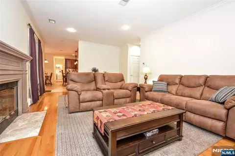 Living - 48 Ackerman St, Waldwick, NJ 07463 photo 1 of 2