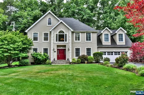 48 Ackerman St, Waldwick, NJ 07463