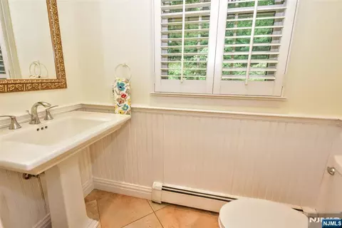 Bath - 48 Ackerman St, Waldwick, NJ 07463 photo 1 of 4