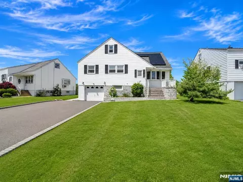 19 Jonquil Cir, Fords, NJ 08863
