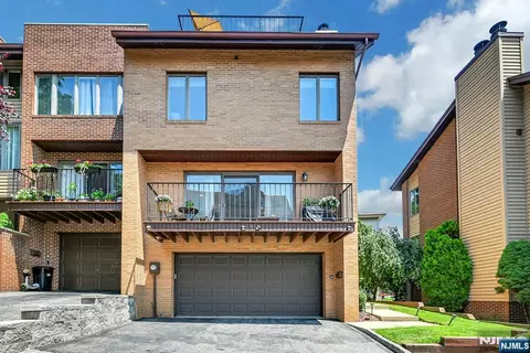 9 Yorkview Dr #A3, Edgewater, NJ 07020