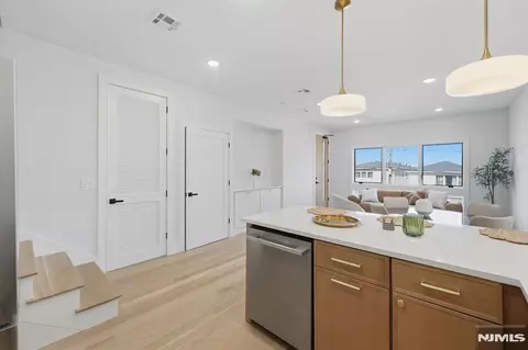 98 Western Ave #1, Jersey City, NJ 07307