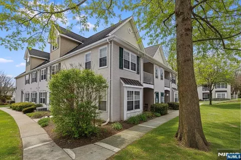 240 Cambridge Ct, Clifton, NJ 07014