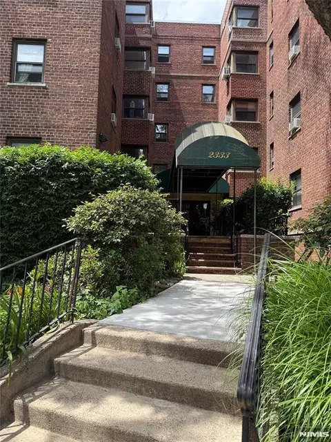 2333 Hudson Ter #E2, Fort Lee, NJ 07024