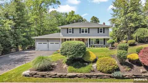 21 Tulip Ter, Wayne, NJ 07470