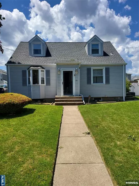 21 Woodland Dr, Hasbrouck Heights, NJ 07604