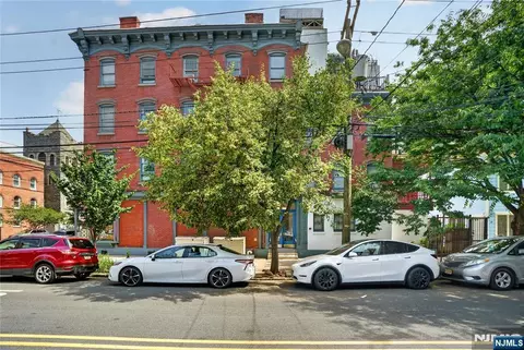 440 Jersey Ave #202, Jersey City, NJ 07302