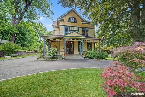 76 Hillside Ave, Tenafly, NJ 07670