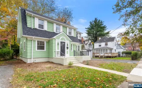 401 Conrad Rd, Englewood, NJ 07631