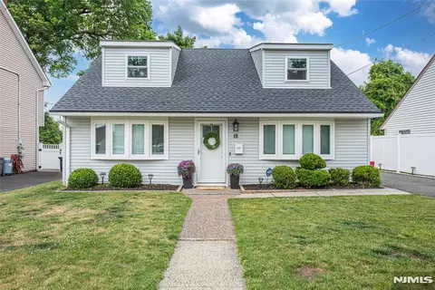 18 Sweetwood Dr, Cedar Grove, NJ 07009
