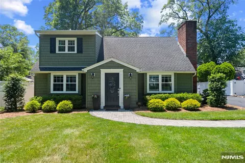 95 Edison St, Wyckoff, NJ 07481