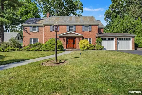 9 Woodland Park Dr, Tenafly, NJ 07670
