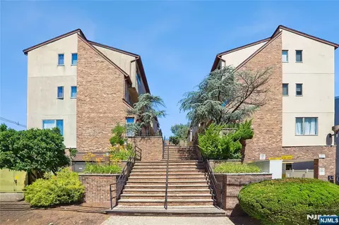 1315 15th St, Fort Lee, NJ 07024