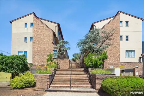 1315 15th St, Fort Lee, NJ 07024
