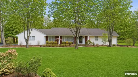 23 Jan River Dr, Saddle River, NJ 07458