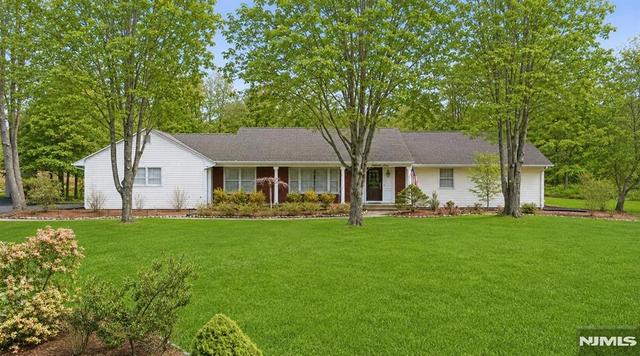 23 Jan River Dr, Saddle River, NJ 07458