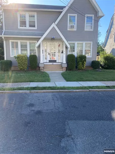 21 Haring St, Bergenfield, NJ 07621