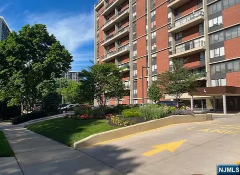 4 Horizon Rd #1207, Fort Lee, NJ 07024