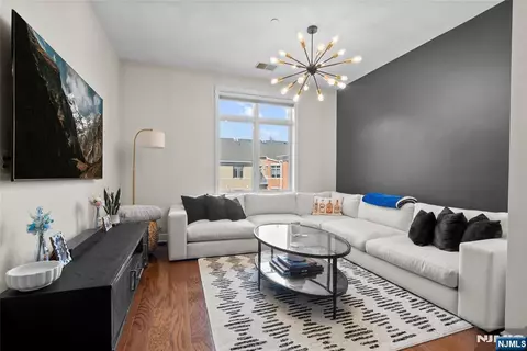 7400 River Rd #401, North Bergen, NJ 07047