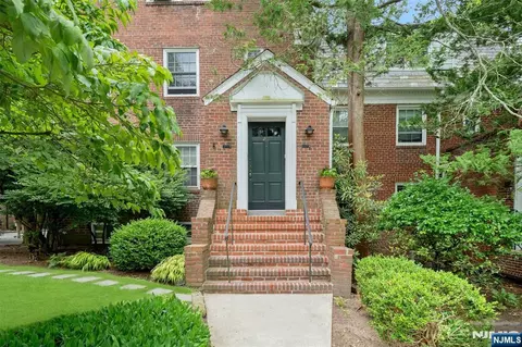185 E Palisade Ave #D11B, Englewood, NJ 07631