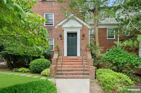 185 E Palisade Ave #D11B, Englewood, NJ 07631