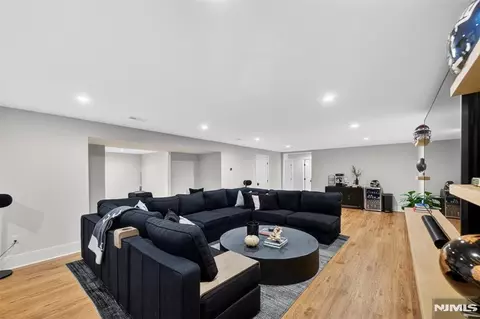 457 Lincoln Dr, Paramus, NJ 07652 photo 40
