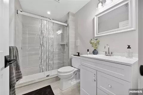 457 Lincoln Dr, Paramus, NJ 07652 photo 45