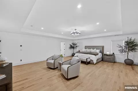 457 Lincoln Dr, Paramus, NJ 07652 photo 23