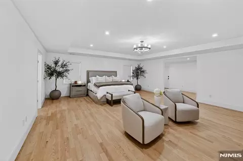 457 Lincoln Dr, Paramus, NJ 07652 photo 25