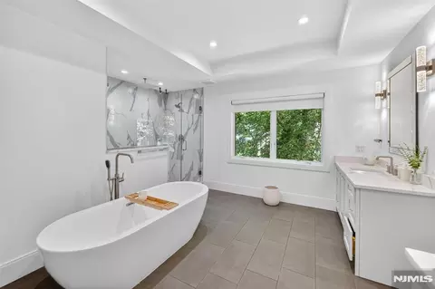 457 Lincoln Dr, Paramus, NJ 07652 photo 27
