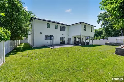 457 Lincoln Dr, Paramus, NJ 07652 photo 48