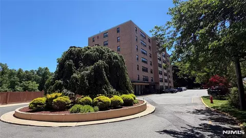 2348 Linwood Ave #6O, Fort Lee, NJ 07024