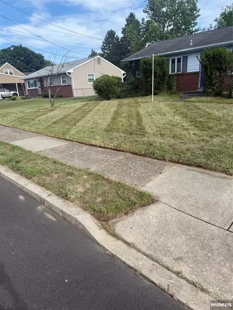8 Boswell Rd, Evesham, NJ 08053