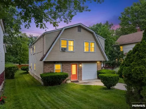 132 Spring St, Leonia, NJ 07605