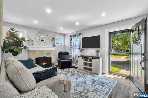 40 Merritt Ave, Dumont, NJ 07628